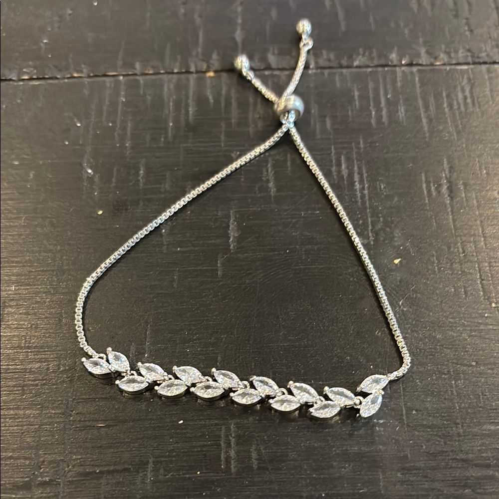 Rhinestone Elegant Silver Leaf Bracelet Adjustable
